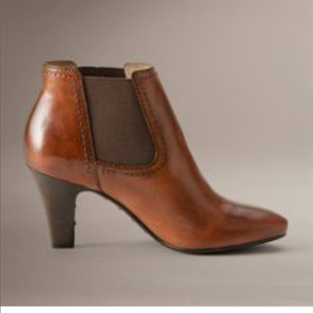 FRYE Scarlet Chelsea Ankle Booties